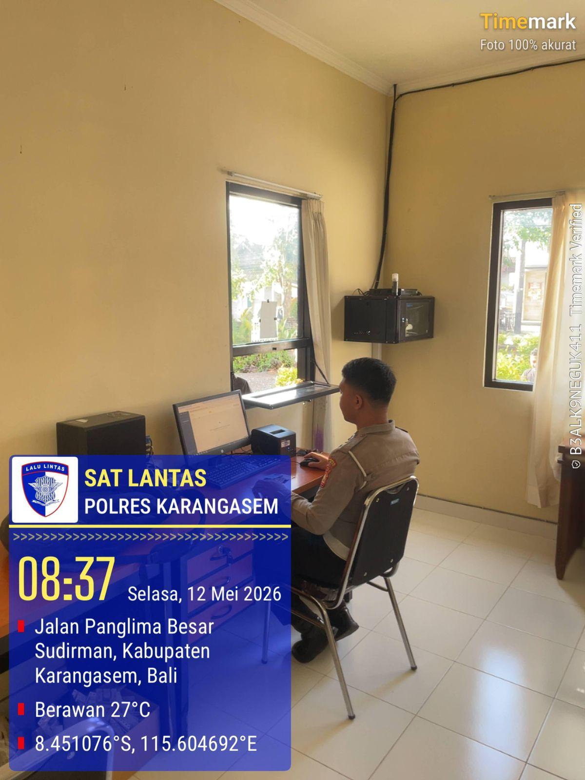Pelayanan Samsat Drive Thru Polres Karangasem   