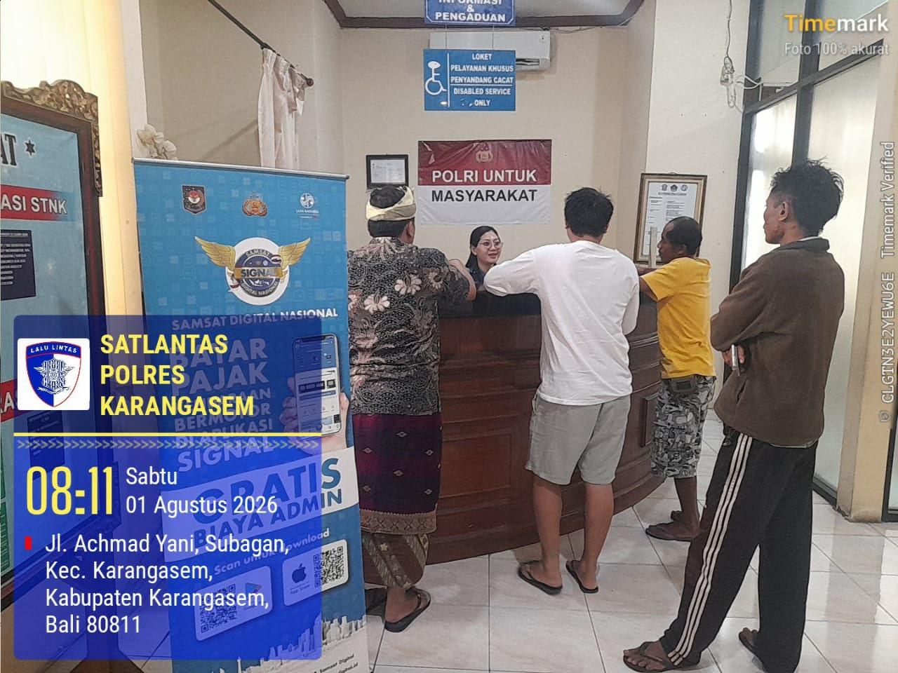 Tingkatkatkan Pelayanan, Sat Lantas Polres Karangasem Serahkan STNK Baru Secara Cepat dan Ramah