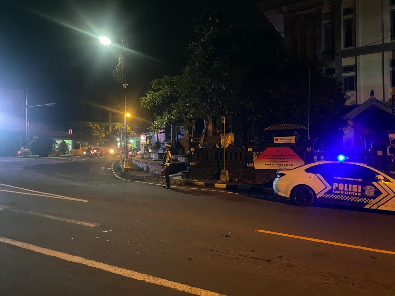 Unit Turjagwali Satlantas Polres Karangasem Laksanakan Patroli Barcode dan Blue Light