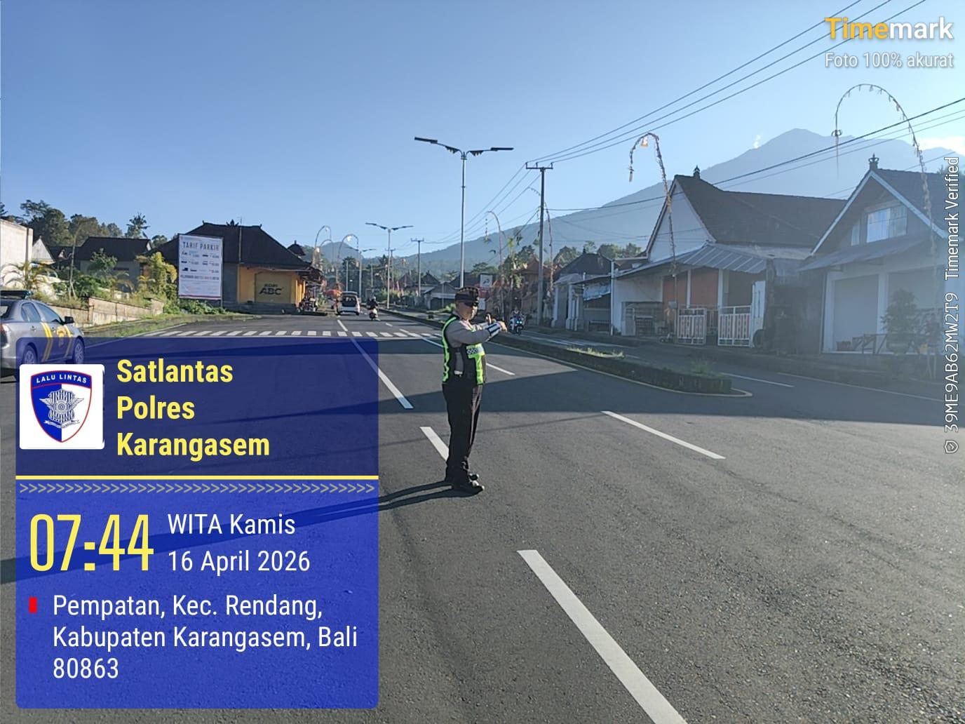Satuan Lalulintas Polres Karangasem Laksanakan Pengamanan Ida Betara Turun Kabeh
