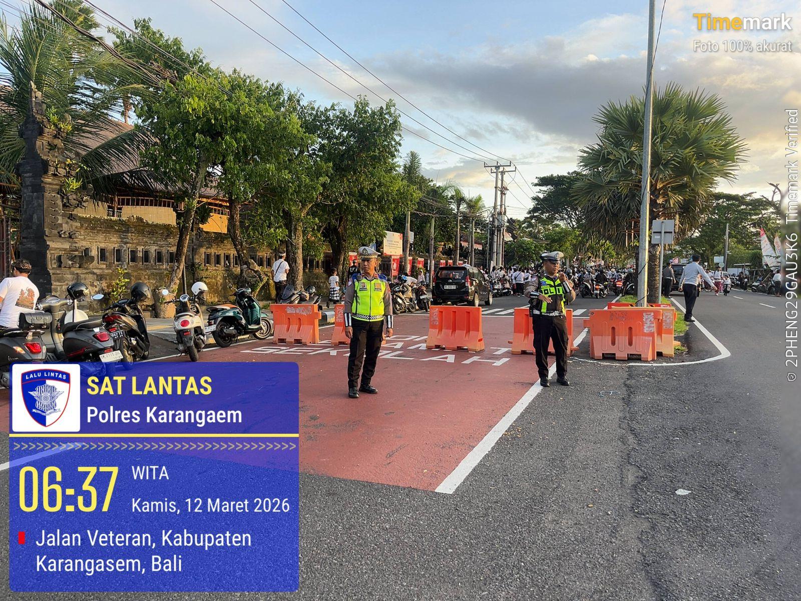 Satlantas Polres Karangasem Laksanakan Pengamanan Pawai Ogoh-Ogoh di Jalan Veteran