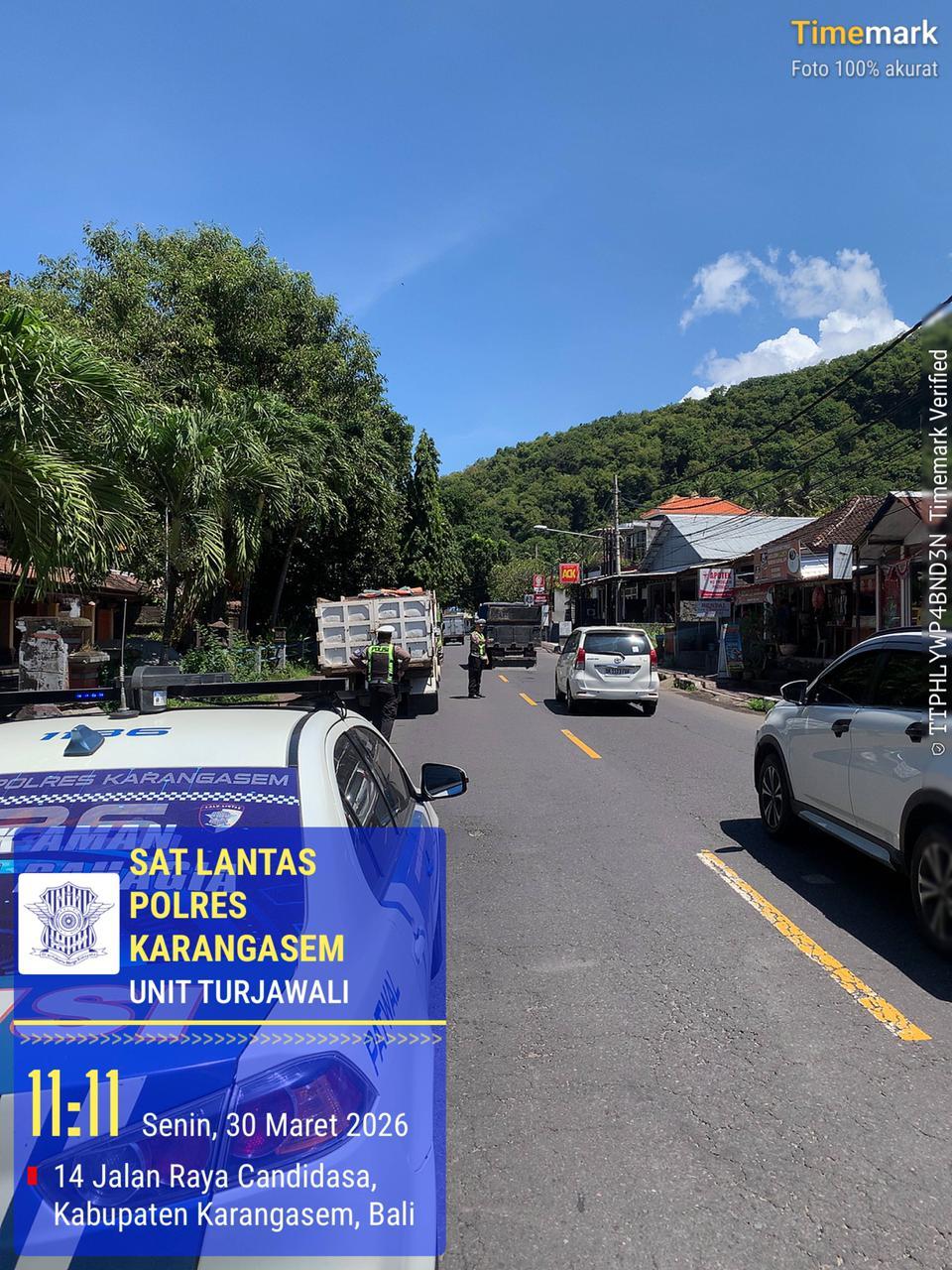 Satlantas Polres Karangasem Berikan Himbauan Parkir Truk di Obyek Wisata Candidasa