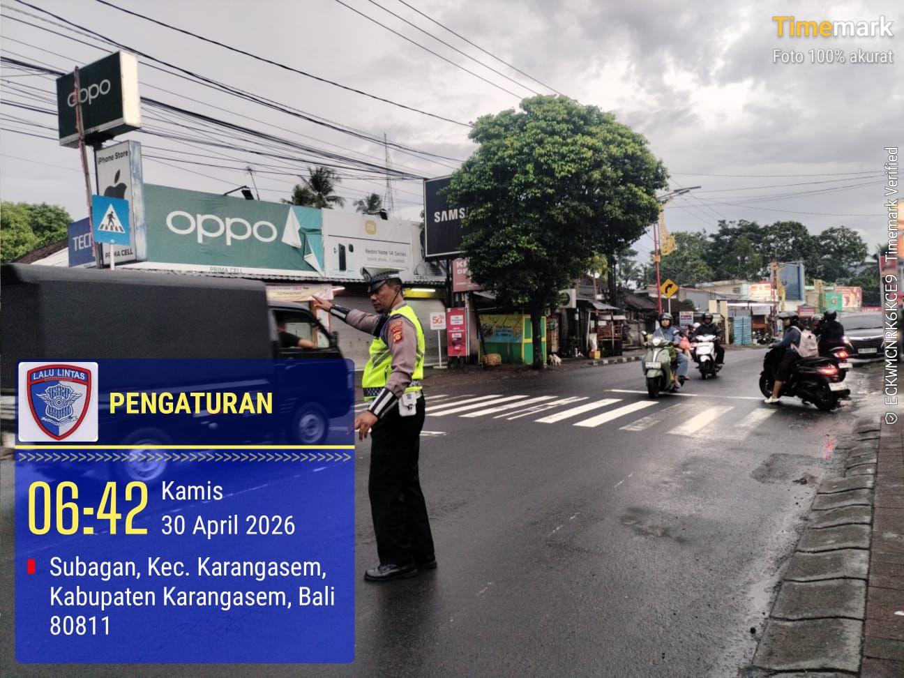 Anggota Lantas Polres Karangasem Laksanakan Gatur Pagi di Simpang Tiga BTN Taman Asri Karangasem