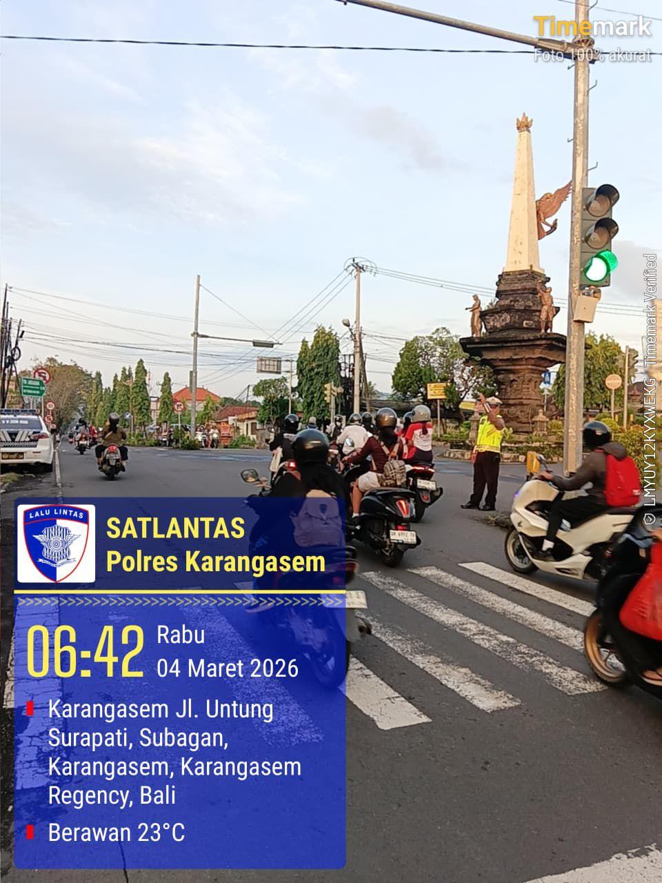 Agar Terciptanya Kelancaran Lalu Lintas Personil Lantas Melaksanakan Penjagaaan Dan Pengaturan di Ktl 2