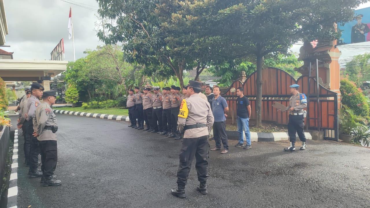 Awali dan Akhiri Pelaksanaan Tugas, Anggota Lantas Polres Karangasem Laksanakan Serah Terima Tugas Jaga