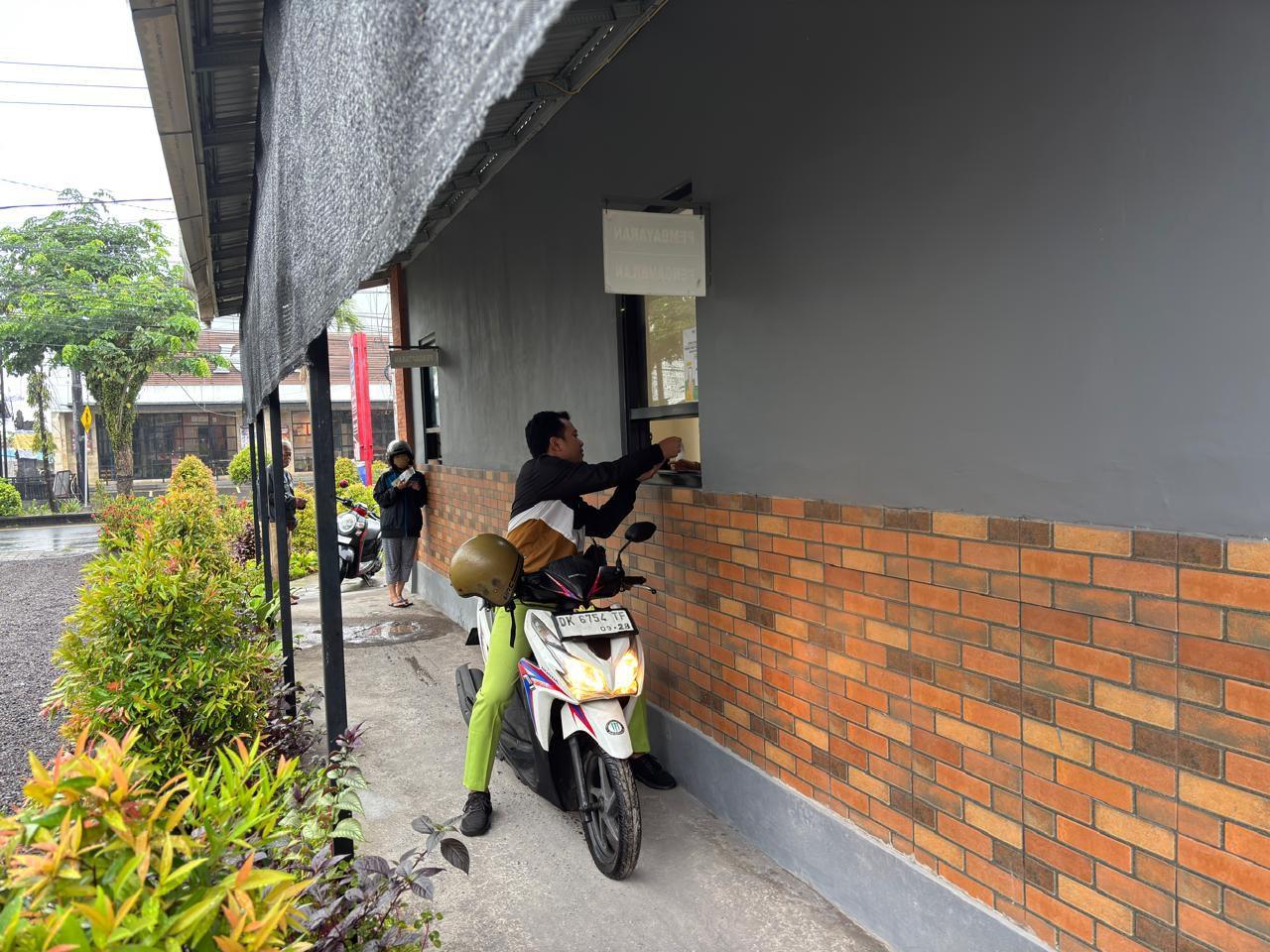  Pelayanan Samsat Drive Thru Polres Karangasem