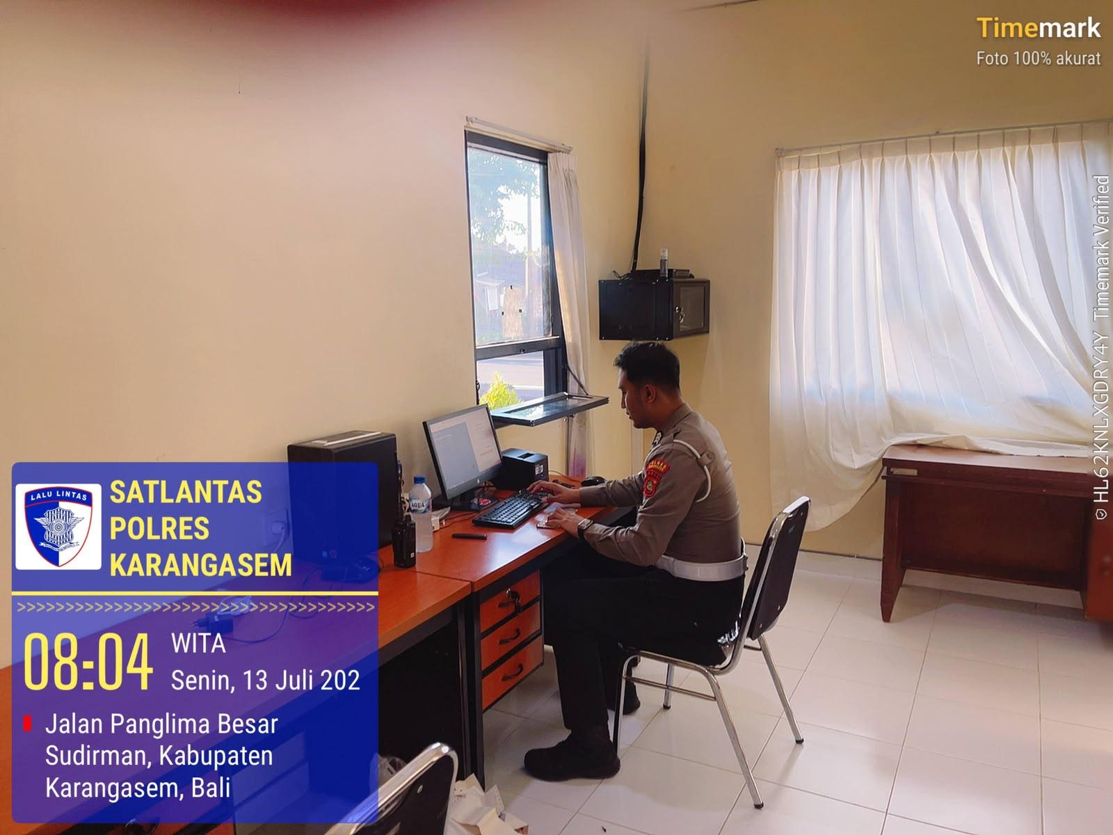 Permudah Pembayaran Pajak Bagi Masyarakat, Sat Lantas Polres Karangasem Berikan Pelayanan Samsat Drive Thru