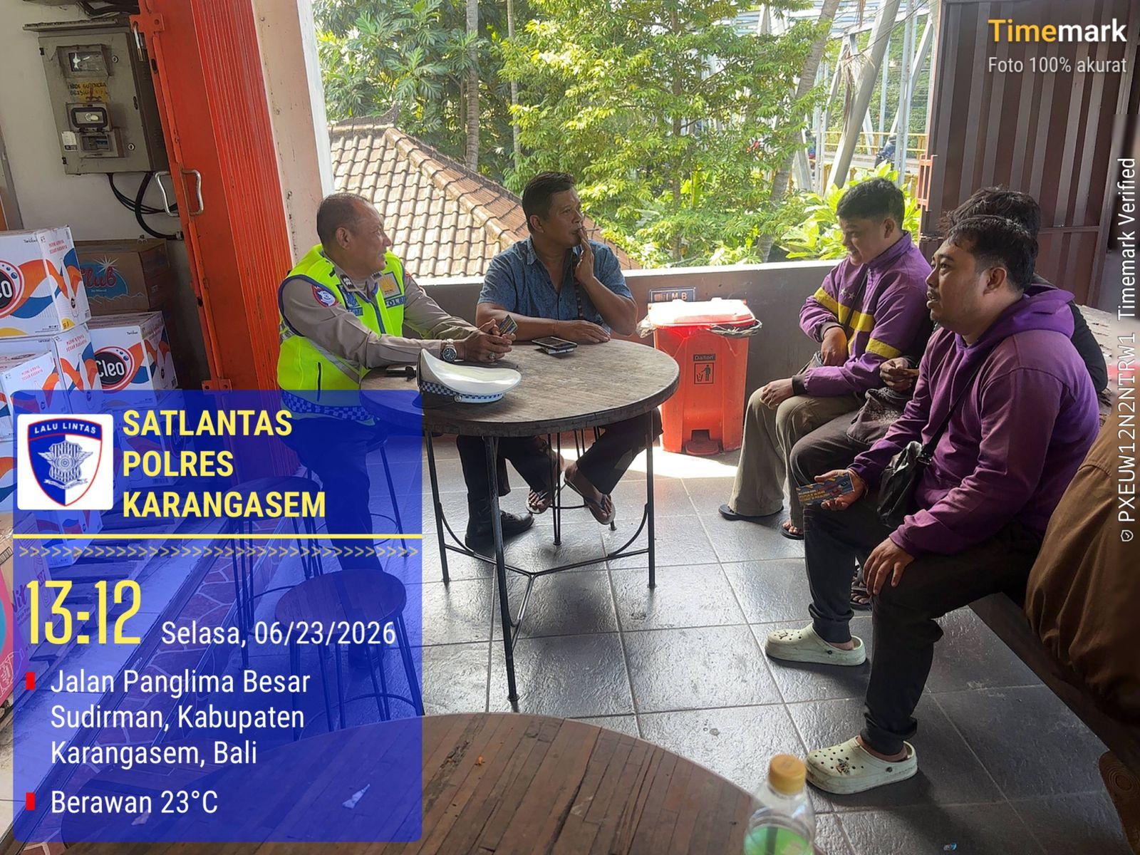 Polantas Menyapa, Unit Kamsel Sat Lantas Polres Karangasem Laksanakan Dialogis terhadap Ojek Online