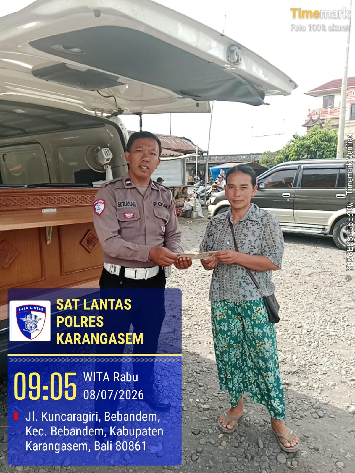 Terjun Langsung di Pasar Bebandem, Sat Lantas Polres Karangasem laksanakan SAMSAT Keliling Demi permudah Masyarakat