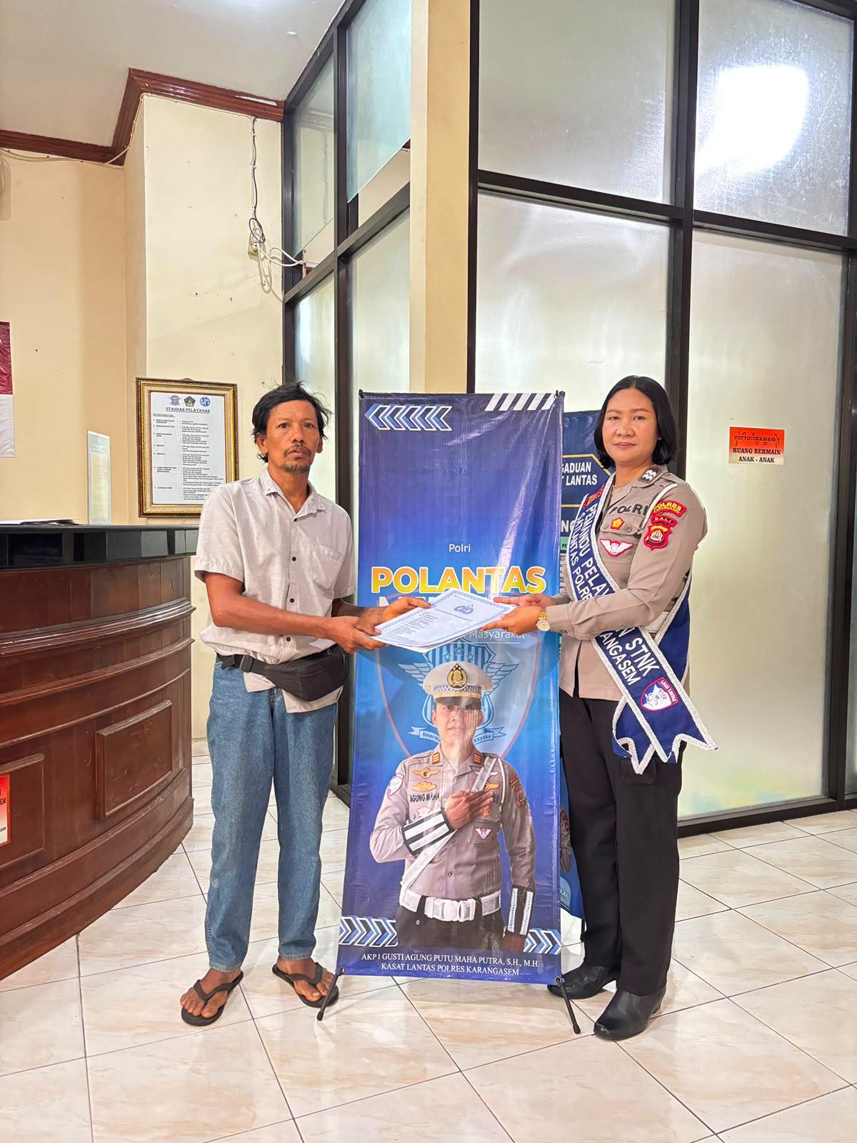 Polres Karangasem  Terus Gencarkan Aplikasi Signal Samsat, Permudah Layanan Pajak bagi Masyarakat 