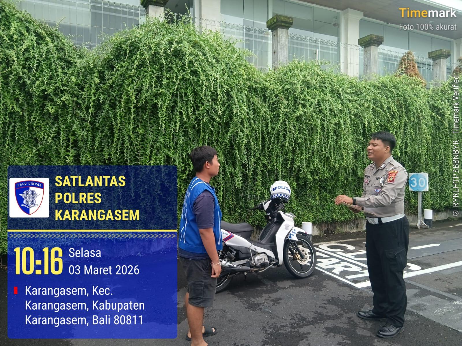 Pastikan Kelayakan dan Keselamatan Berkendara, Pemohon SIM Baru Jalani Uji Praktek di Polres Karangasem