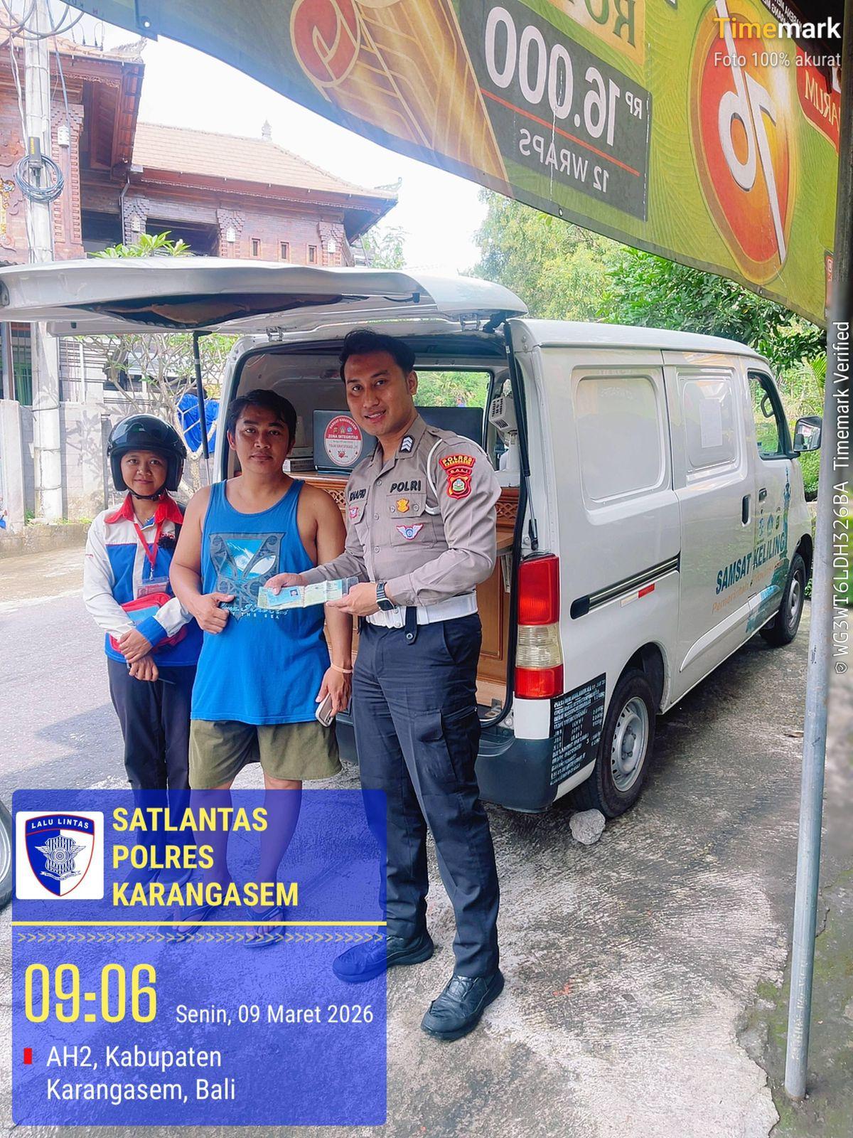 Sat Lantas Karangasem Berikan Pelayanan SAMSAT Keliling